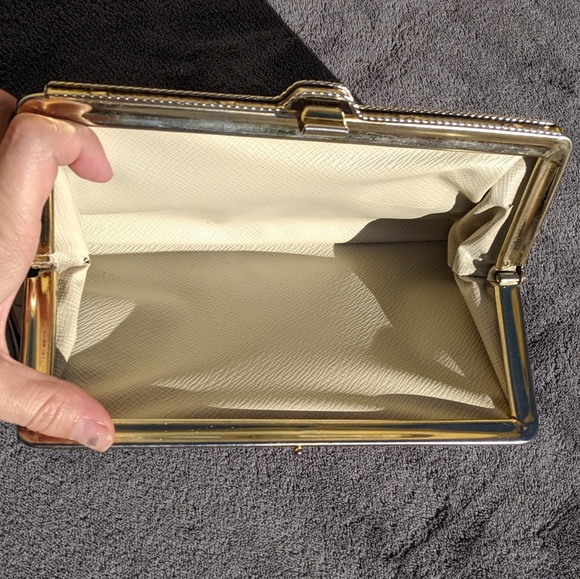 ♦️ B2G1FREE♦️Black shiny clutch - Picture 4 of 6